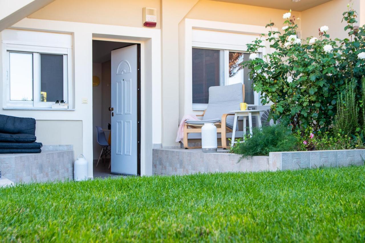 Yelayellow House Near To Airport, Rafina Port And Metropolitan Expo Artemida  Exterior photo